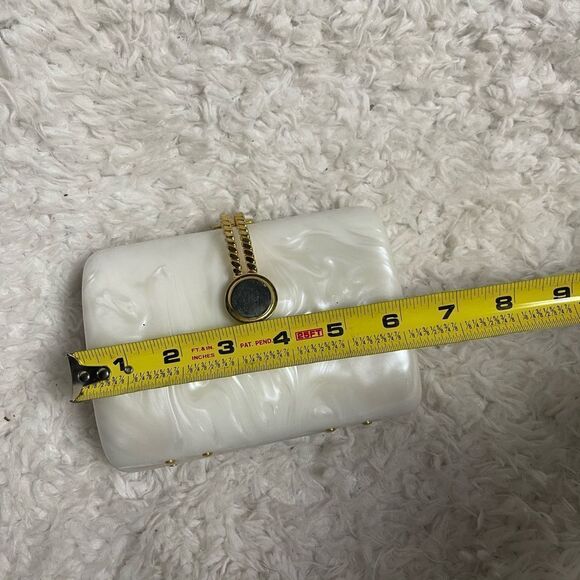 Elka acrylic pearlescent evening clutch crossbody bag gold tone snap latch. - Picture 7 of 9